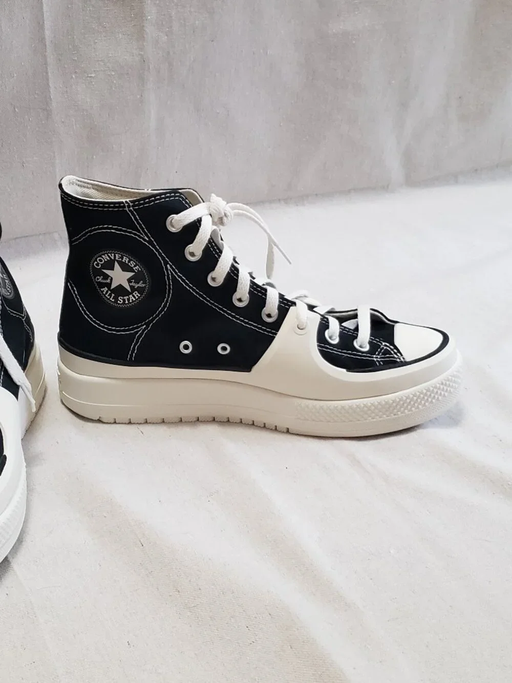 Converse Chuck Taylor Men's Size 9 Black High-Top Platform Unisex Women's 10.5